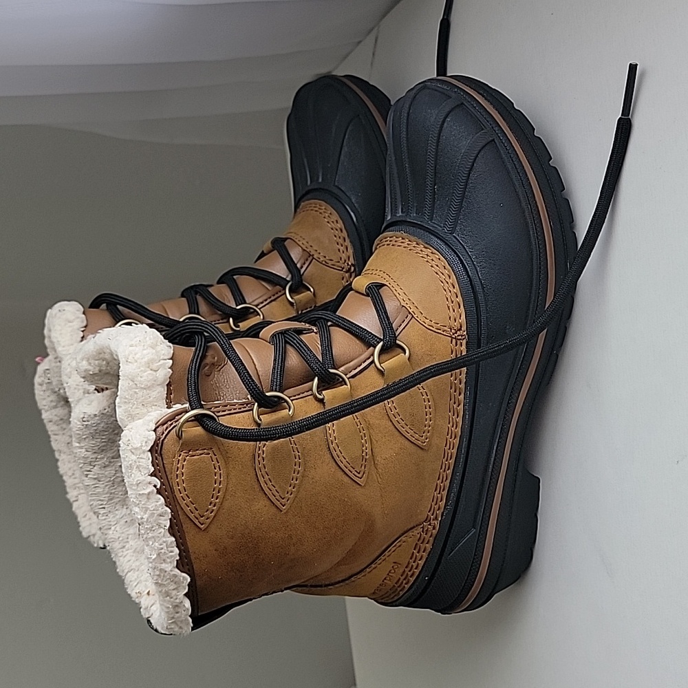 Kids crocs boots